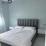 Avela Escape *